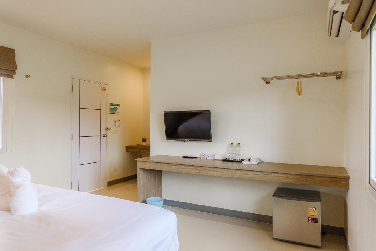 One Chumphon Hotel Экстерьер фото